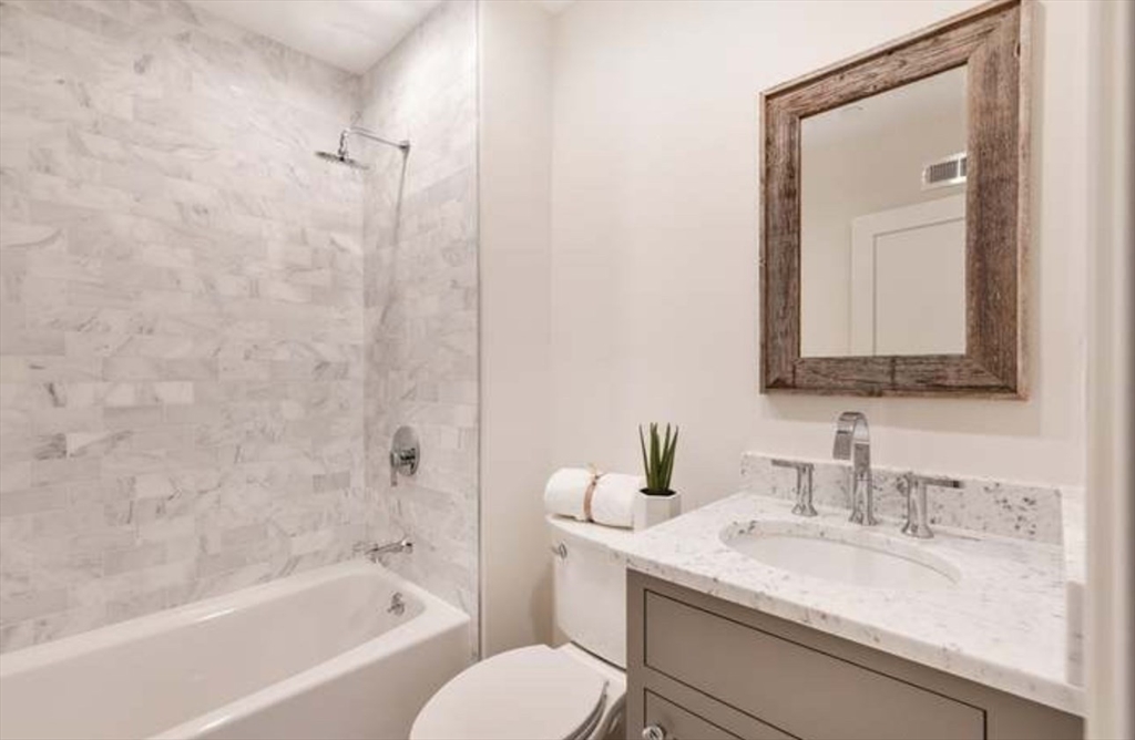 44 Evergreen St # 4