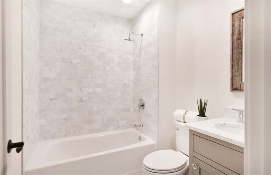 44 Evergreen St # 4