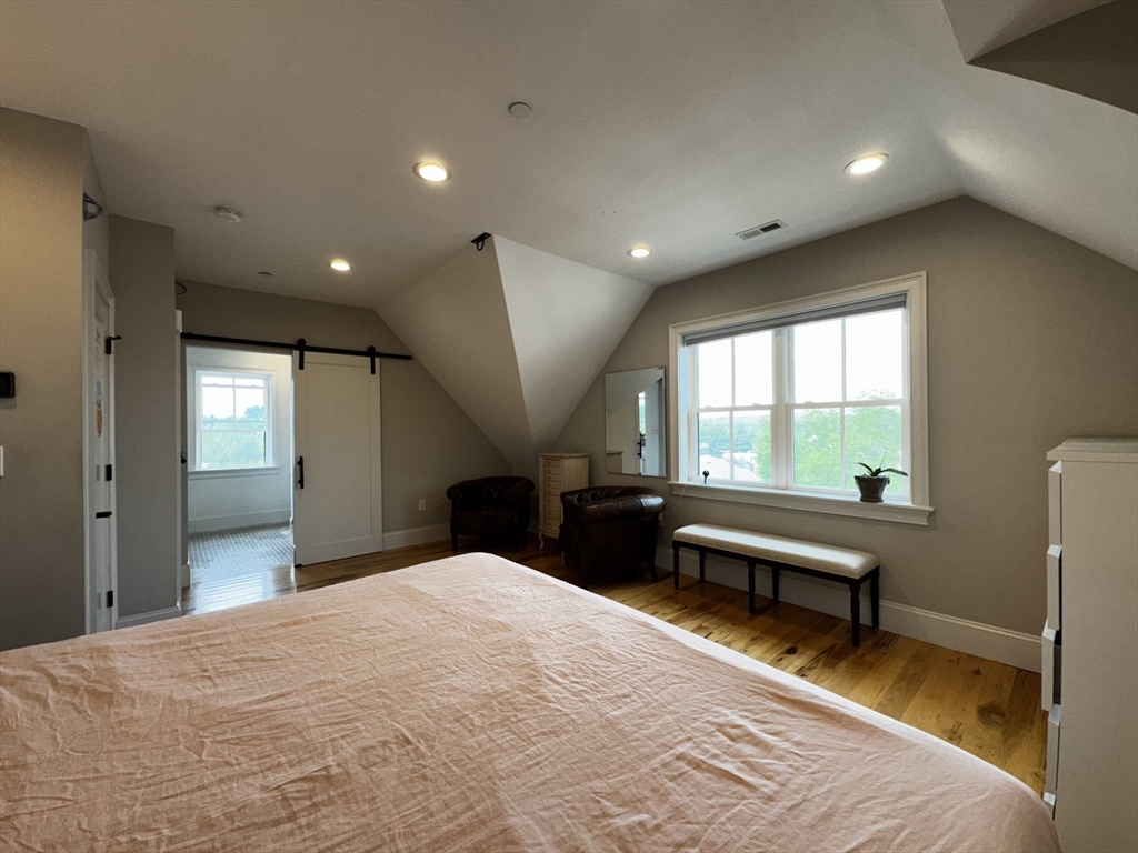 44 Evergreen St # 4