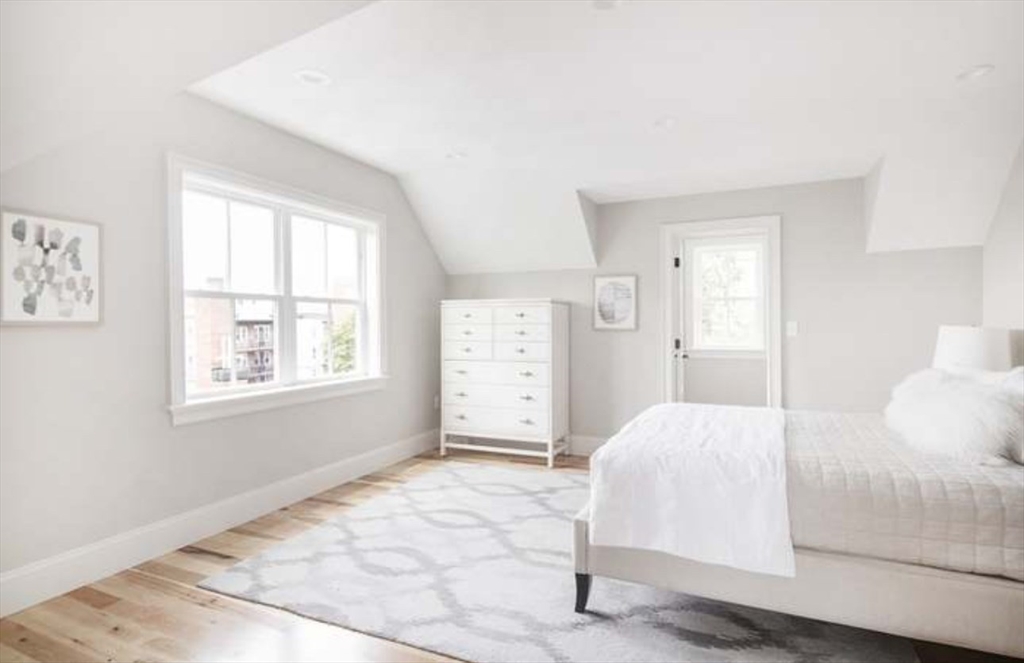44 Evergreen St # 4