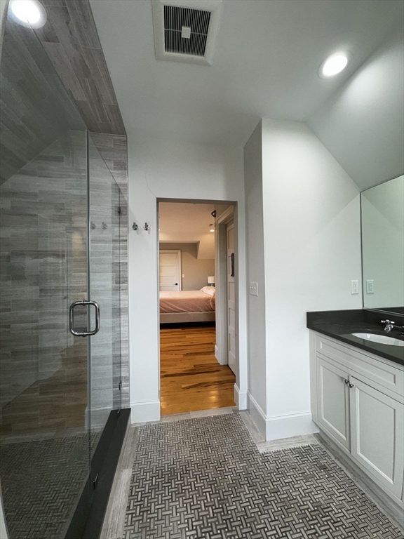 44 Evergreen St # 4