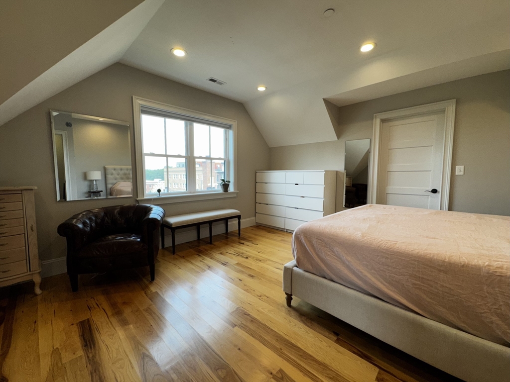 44 Evergreen St # 4