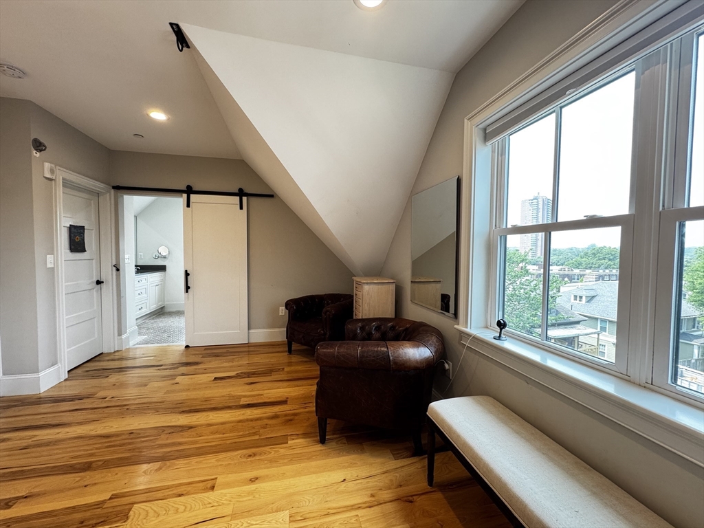 44 Evergreen St # 4