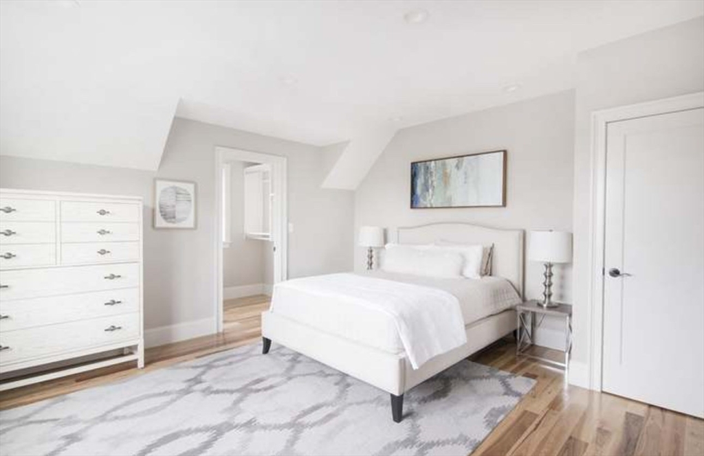 44 Evergreen St # 4