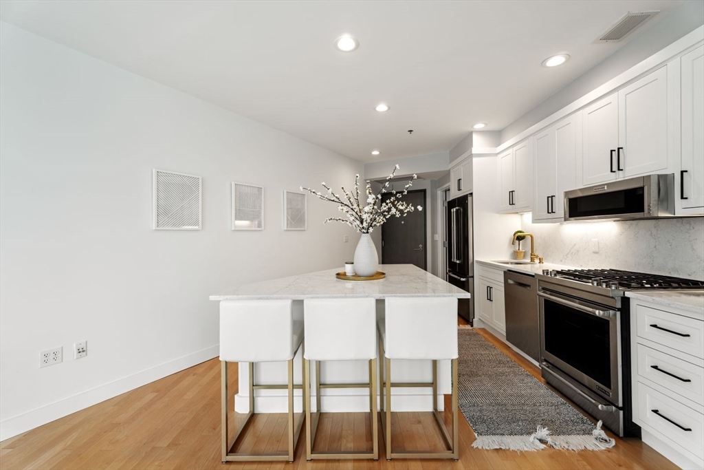 9 W Broadway # 321