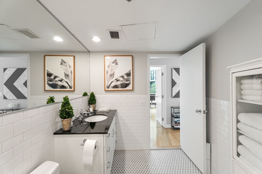 9 W Broadway # 321