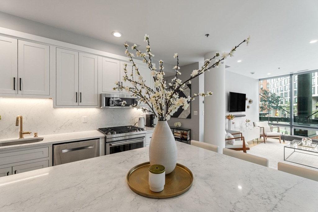 9 W Broadway # 321