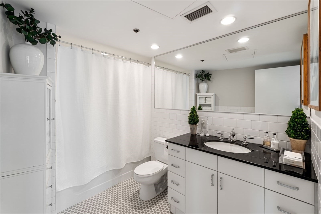 9 W Broadway # 321