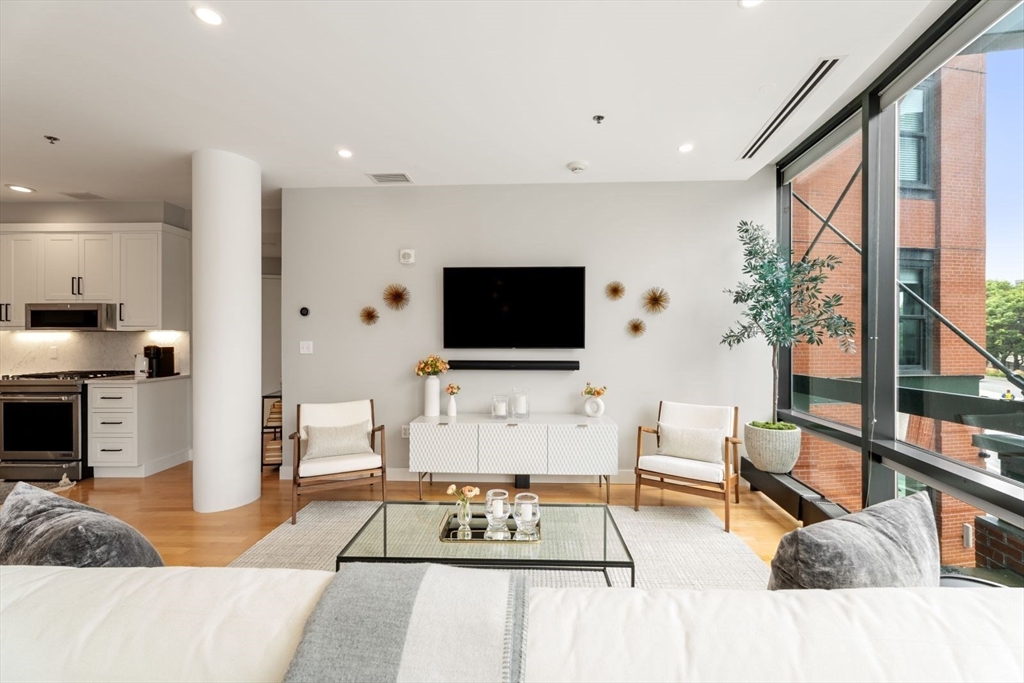 9 W Broadway # 321