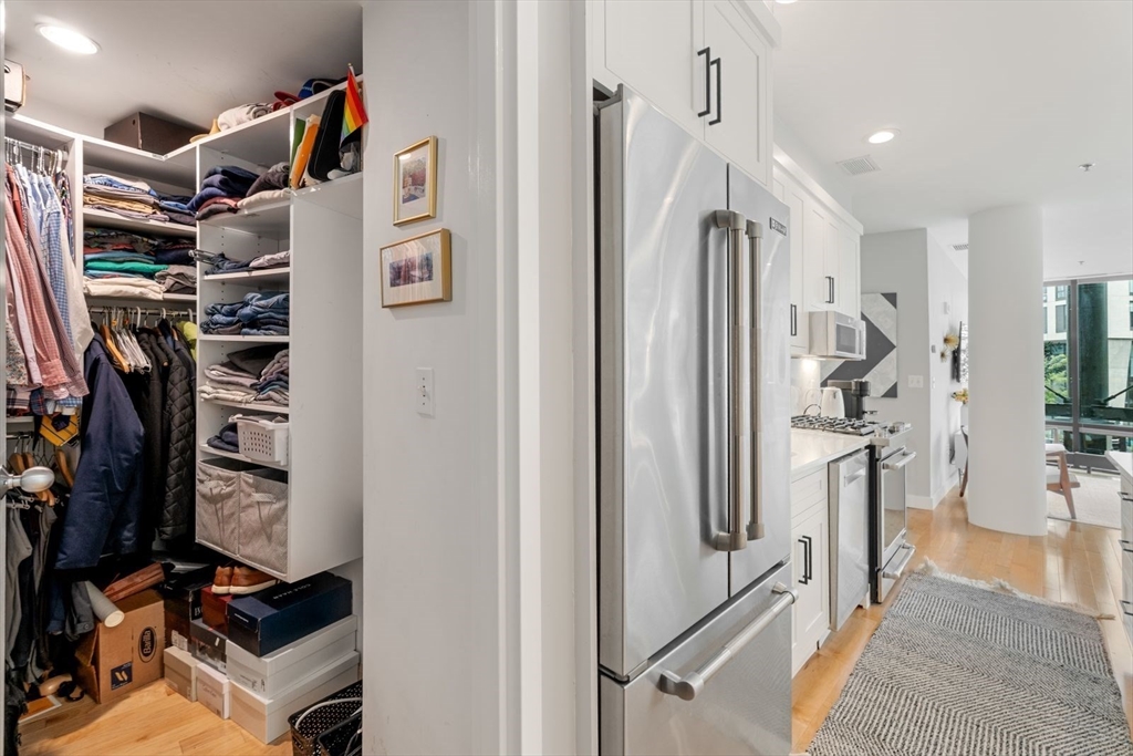 9 W Broadway # 321