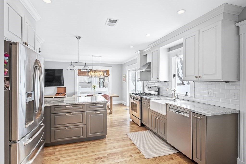 16 Alvarado Ave