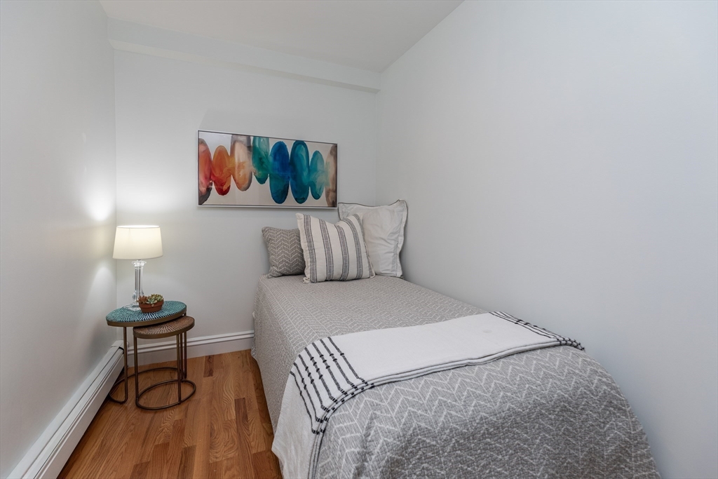 33 Concord Sq # 1