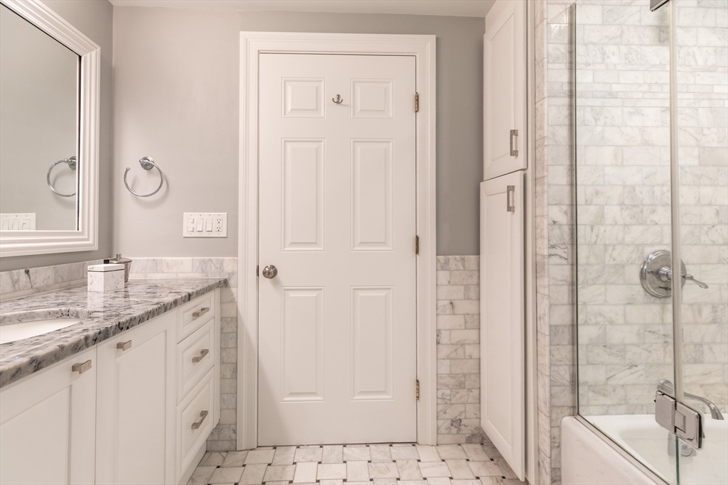 33 Concord Sq # 1