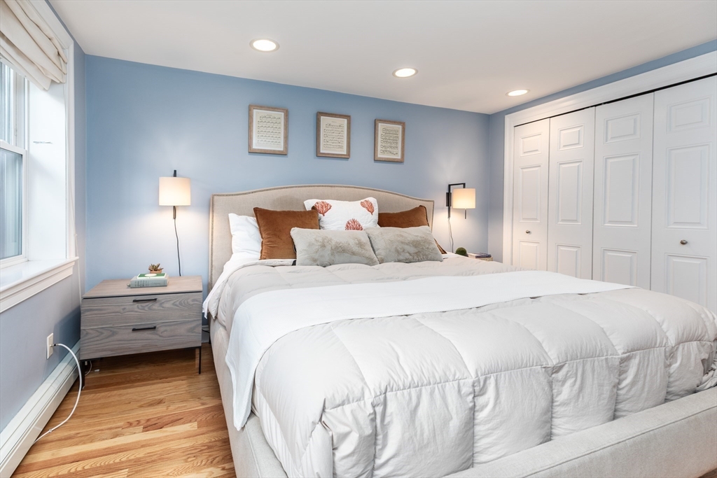 33 Concord Sq # 1