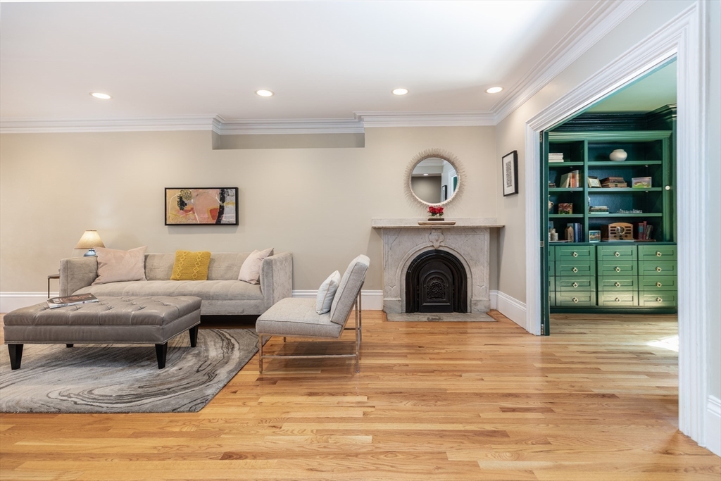 33 Concord Sq # 1