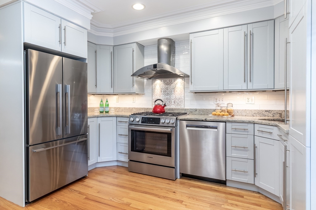 33 Concord Sq # 1