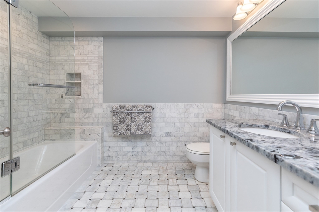 33 Concord Sq # 1