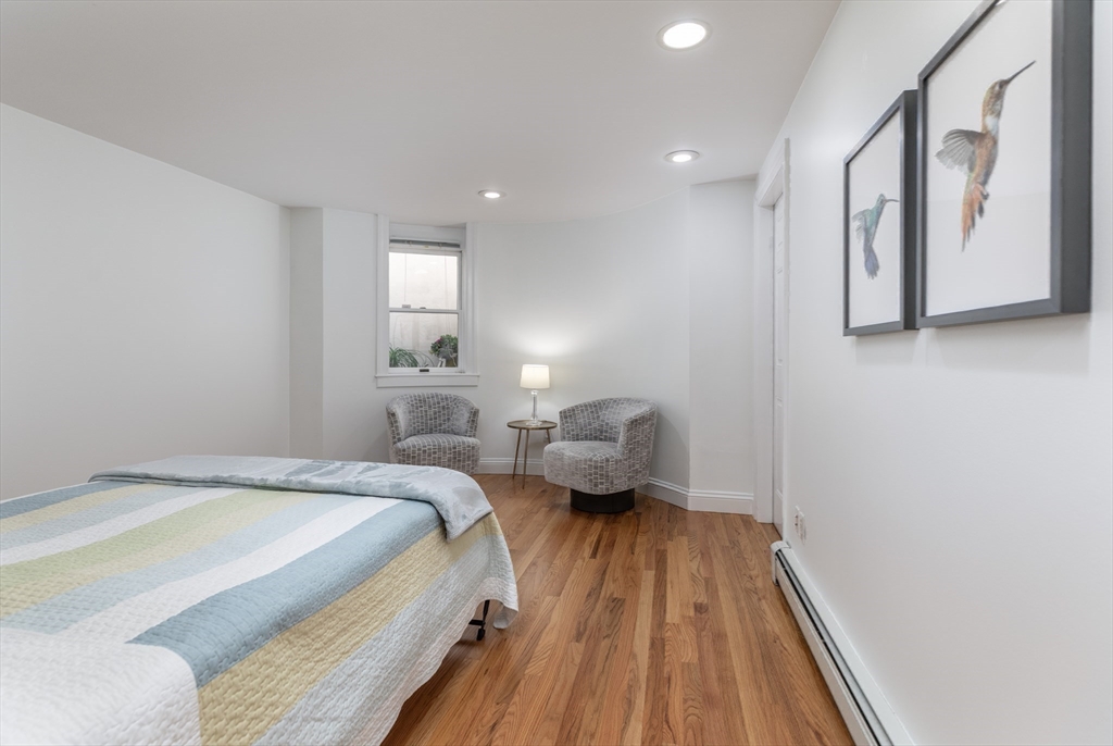 33 Concord Sq # 1