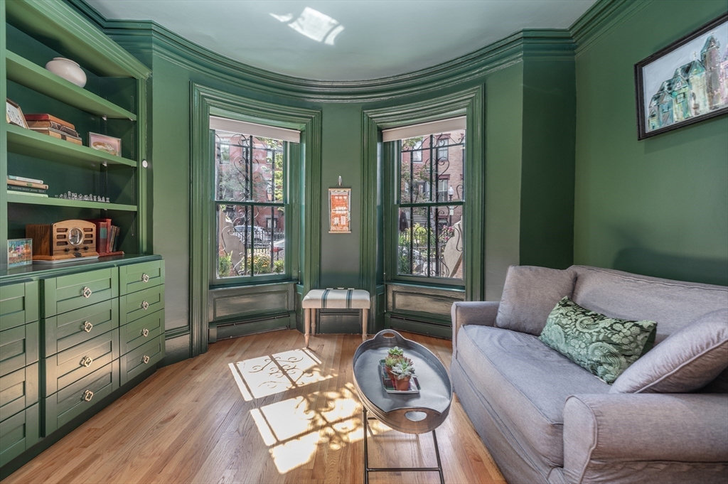 33 Concord Sq # 1