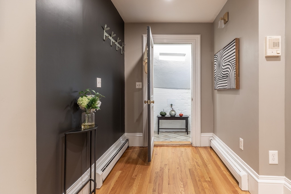 33 Concord Sq # 1