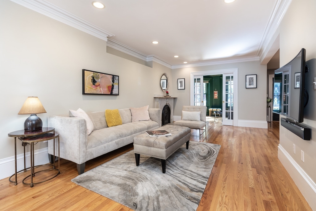 33 Concord Sq # 1