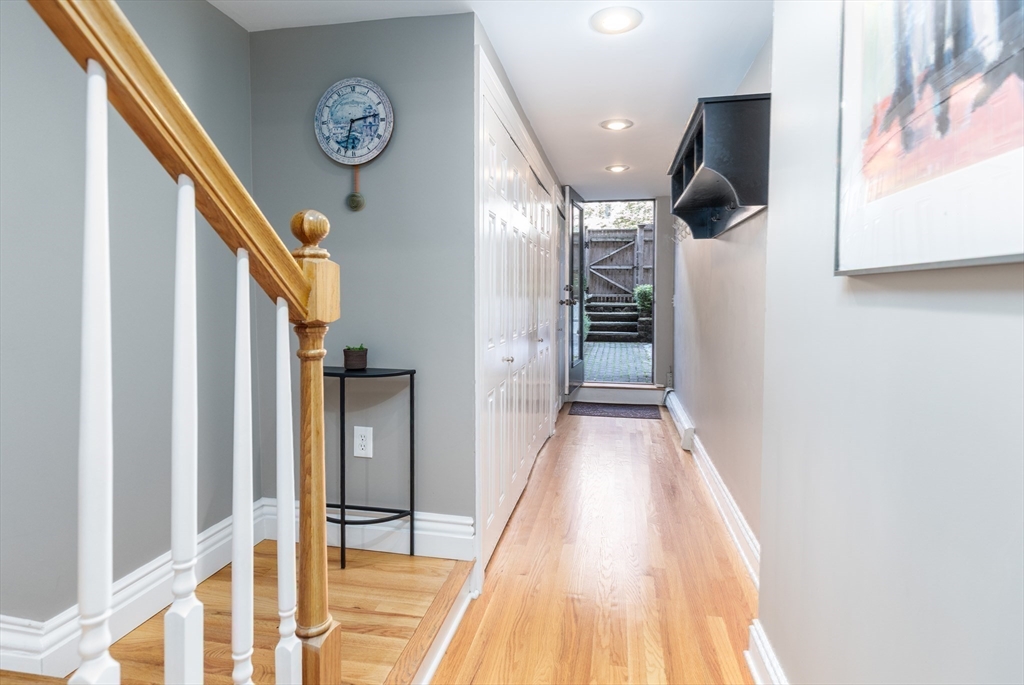 33 Concord Sq # 1