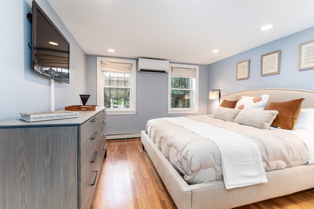 33 Concord Sq # 1