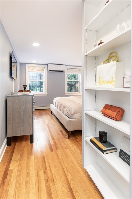 33 Concord Sq # 1
