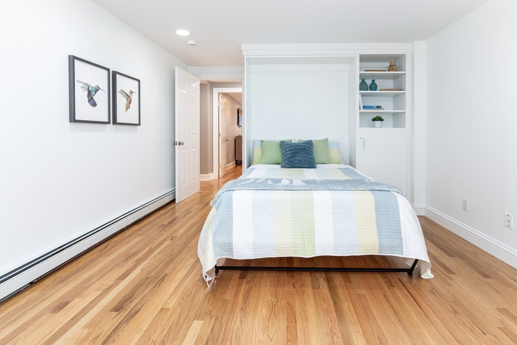33 Concord Sq # 1
