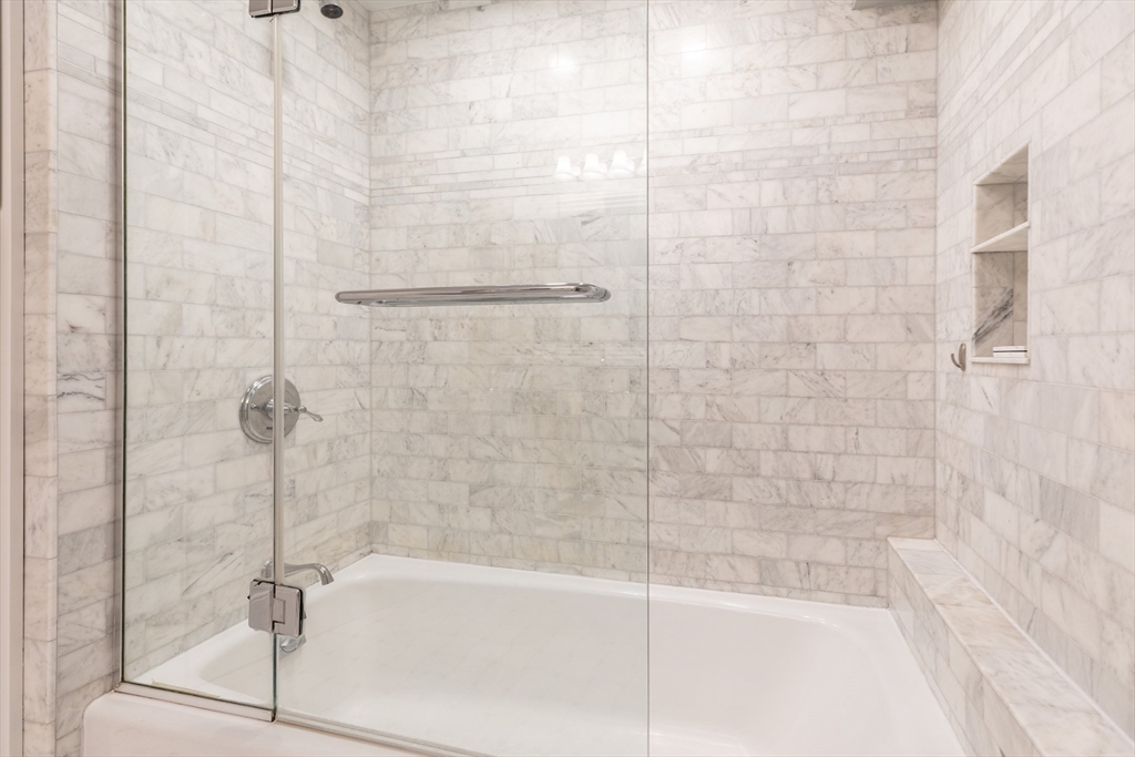 33 Concord Sq # 1