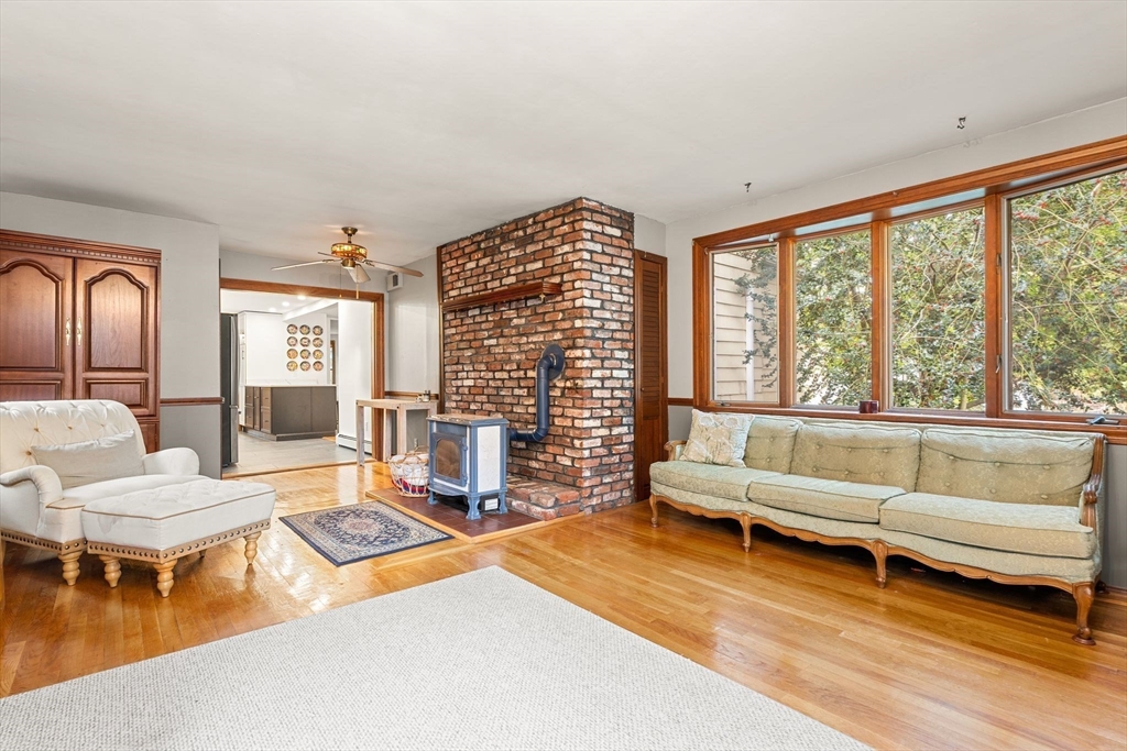 9 Adams Ave
