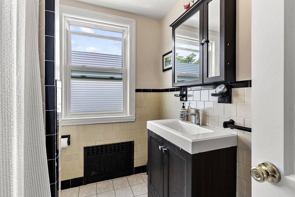 221 Franklin St # 2