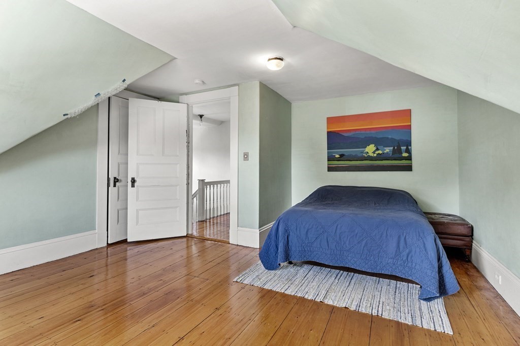 221 Franklin St # 2