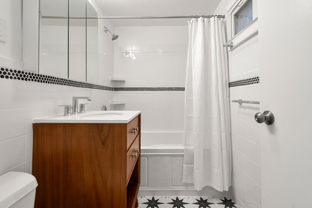 133 Saint Botolph Street # 7