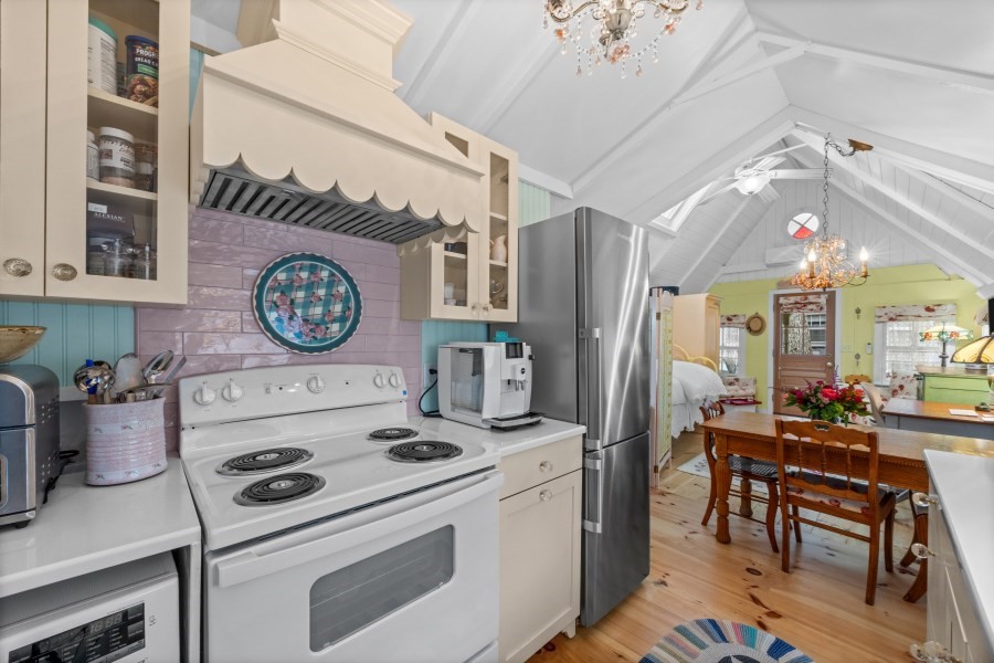 2 Lincoln Ave