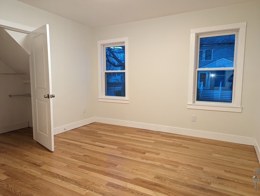 41 Oxford Ave # 1