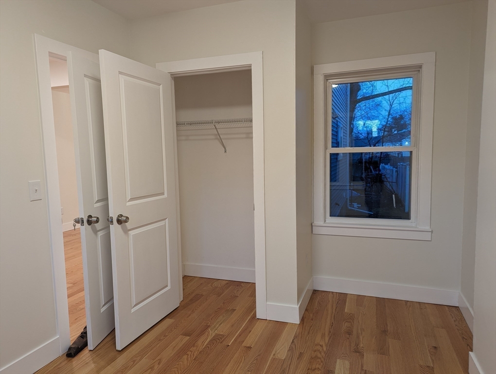 41 Oxford Ave # 1