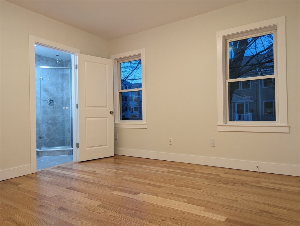41 Oxford Ave # 1