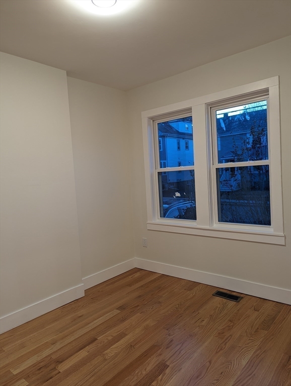 41 Oxford Ave # 1