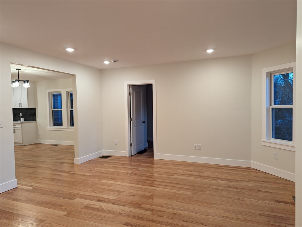 41 Oxford Ave # 1