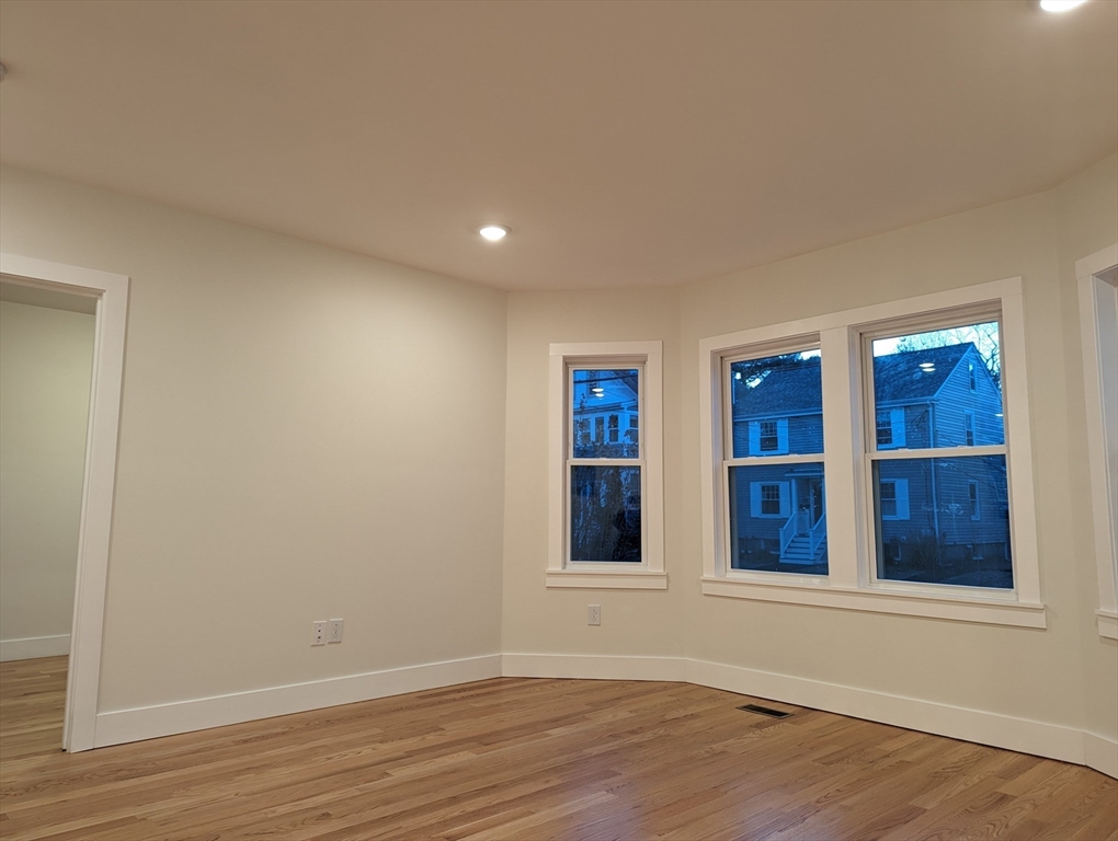 41 Oxford Ave # 1