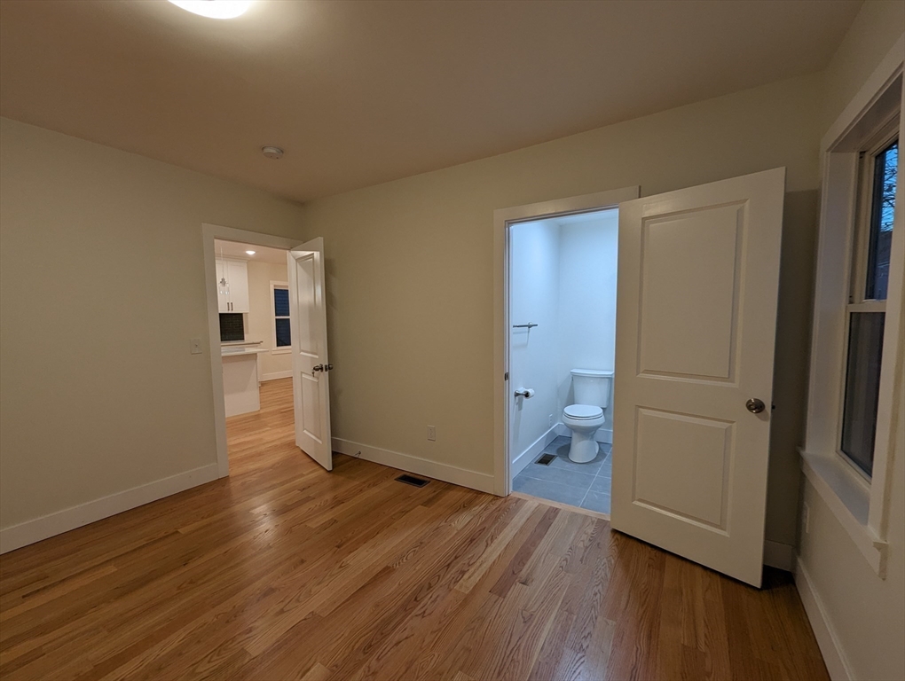 41 Oxford Ave # 1