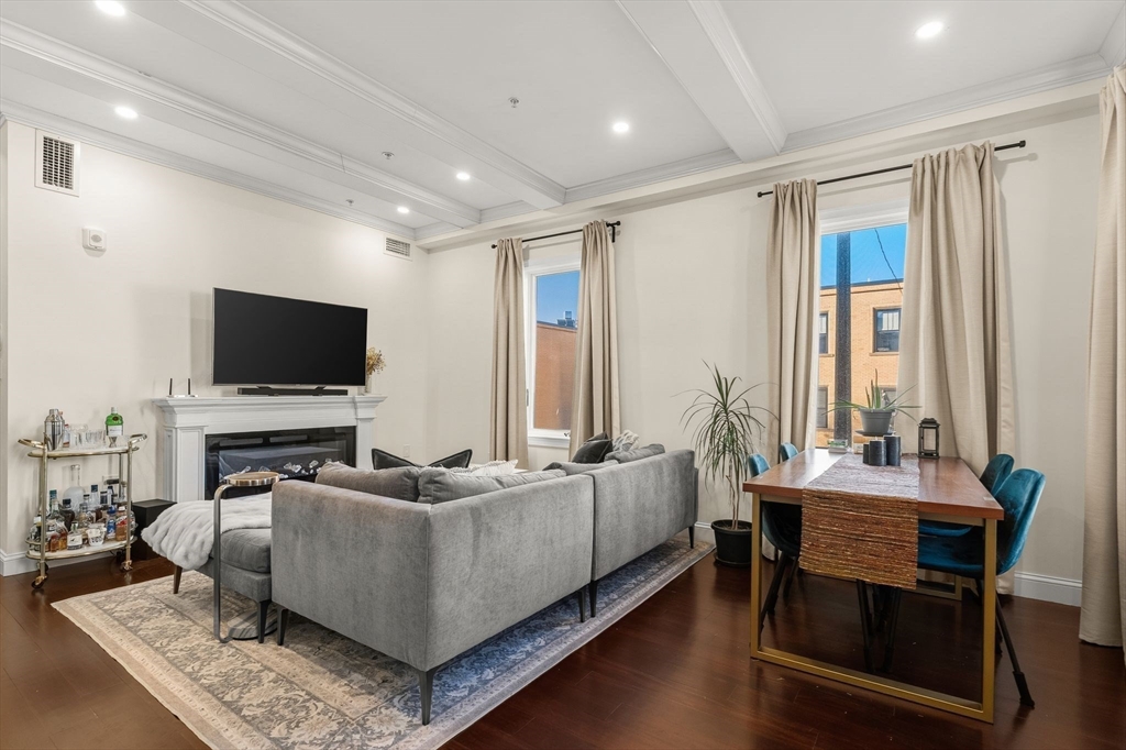 753 E Broadway # 2A
