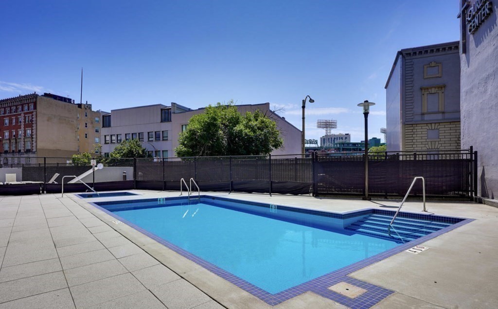 566 Commonwealth Ave # 401