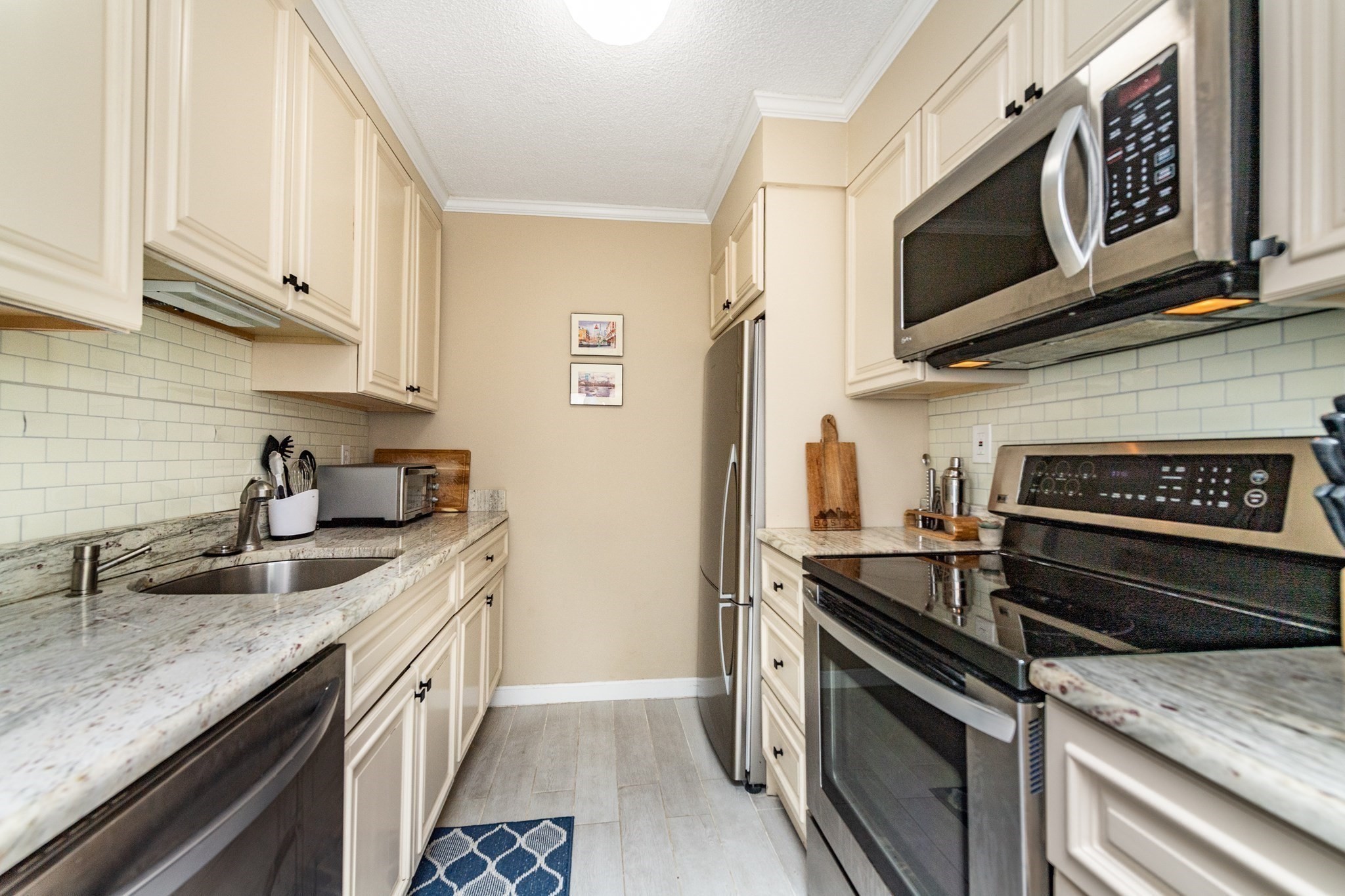 566 Commonwealth Ave # 401