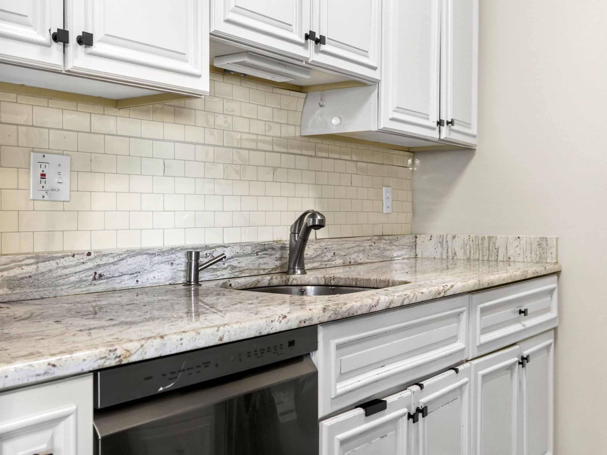 566 Commonwealth Ave # 401