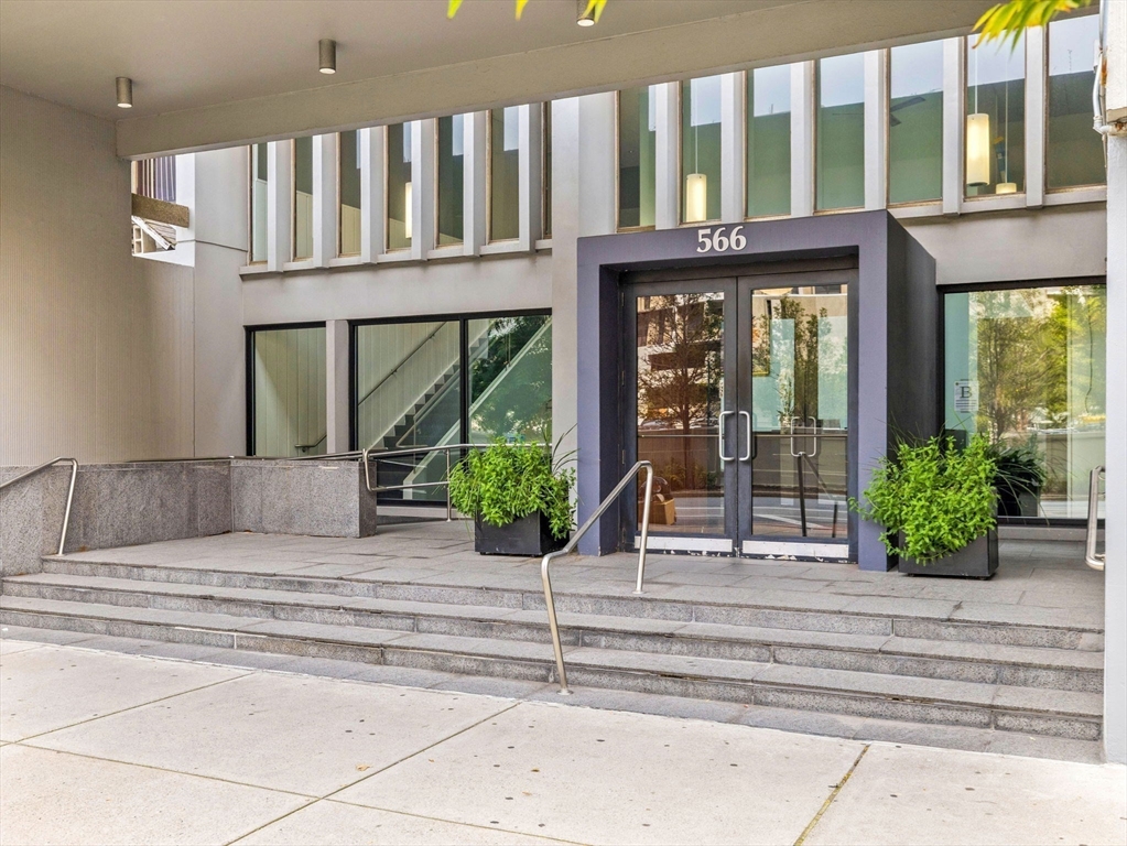 566 Commonwealth Ave # 401