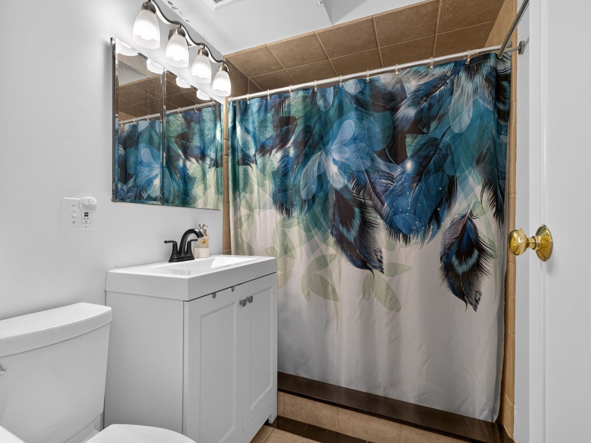 566 Commonwealth Ave # 401