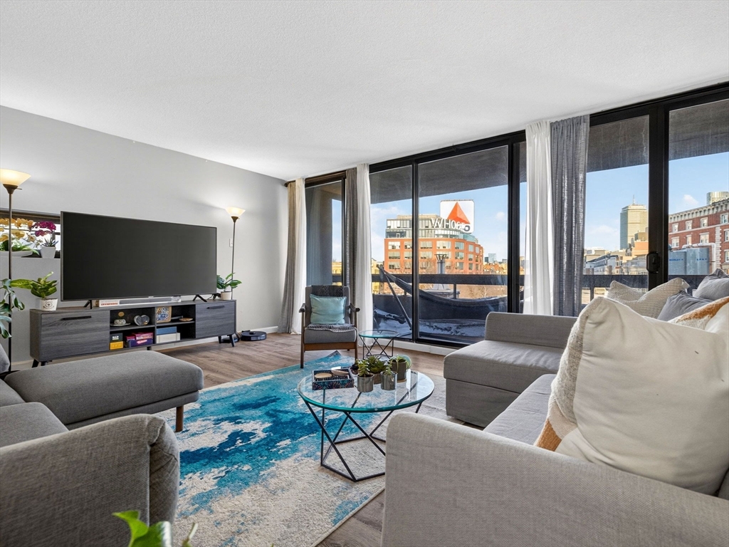 566 Commonwealth Ave # 401