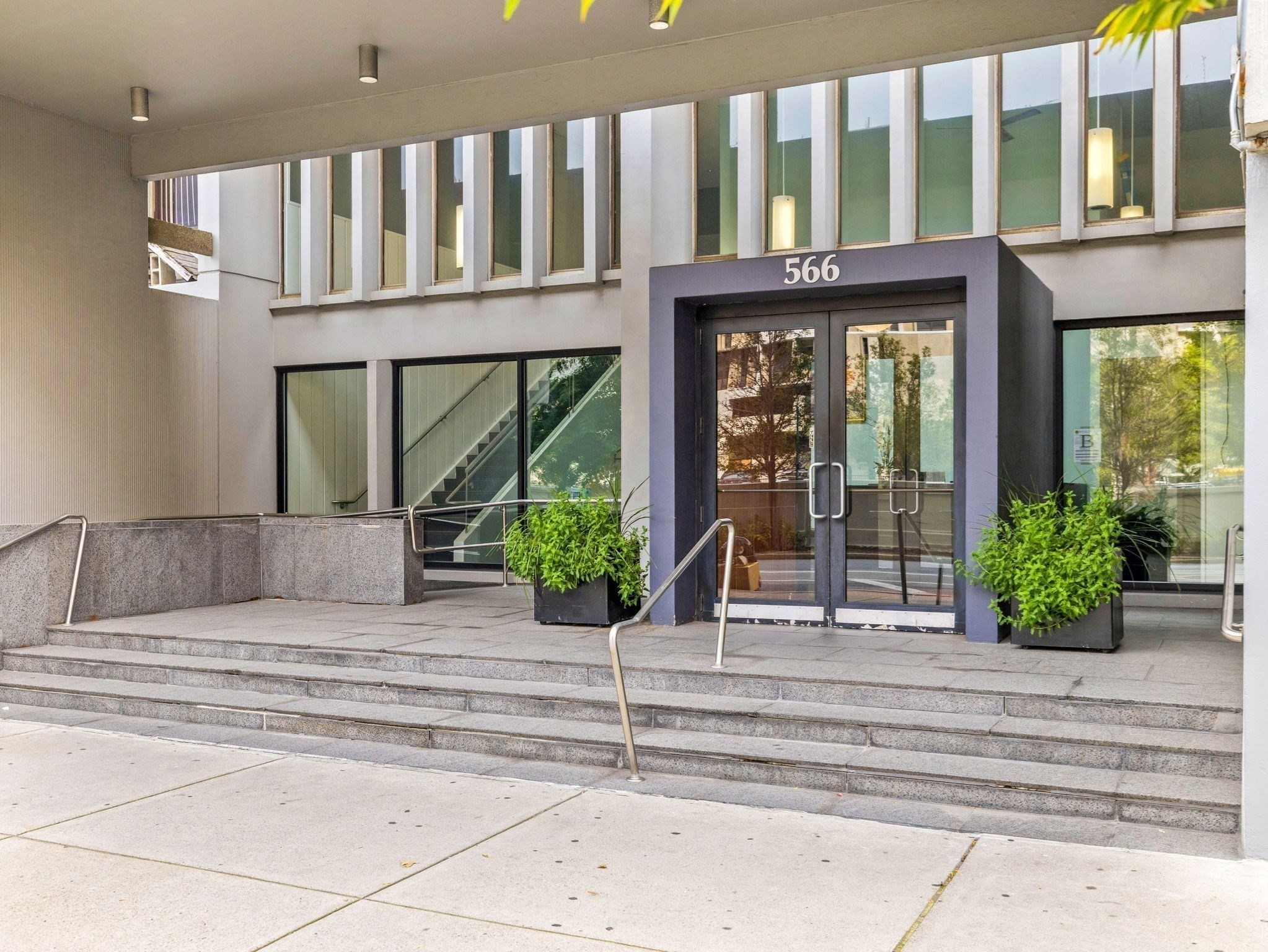 566 Commonwealth Ave # 401